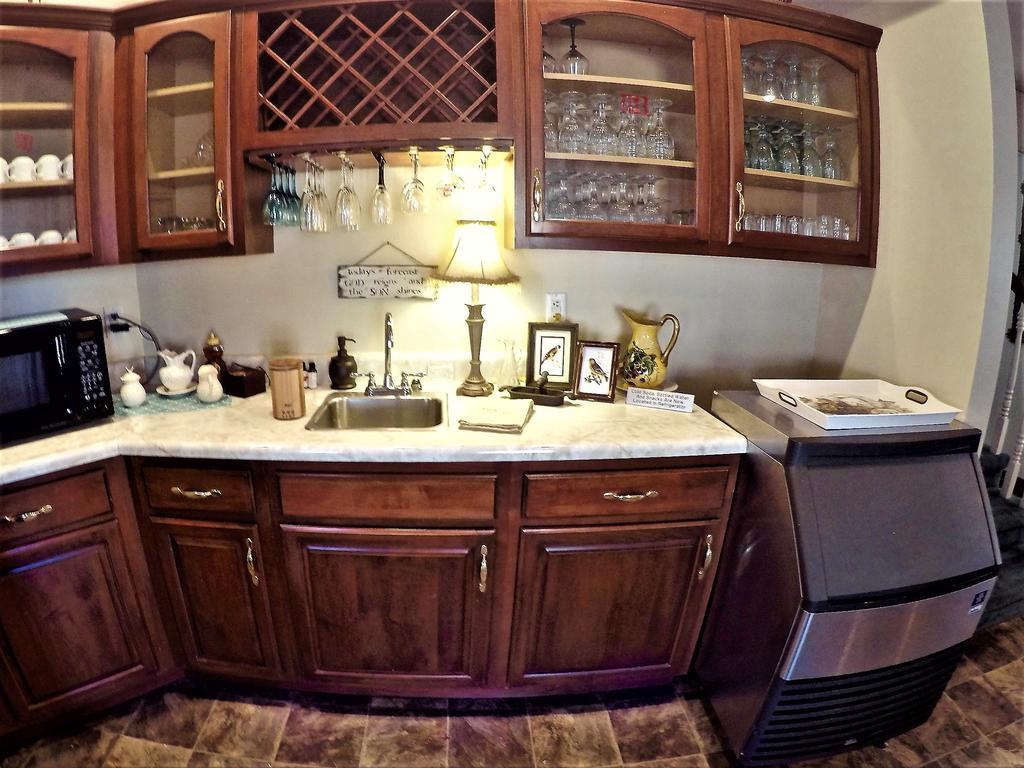 Bradford House Bed And Breakfast แบรนสัน ภายนอก รูปภาพ